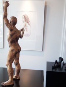 Bronze sculpture of a male nude in art gallery Beelden bij Beljon