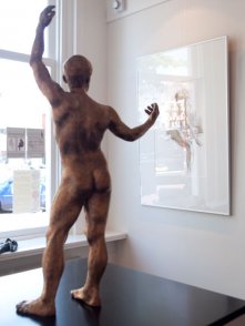 Bronze sculpture of a male nude in art gallery Beelden bij Beljon